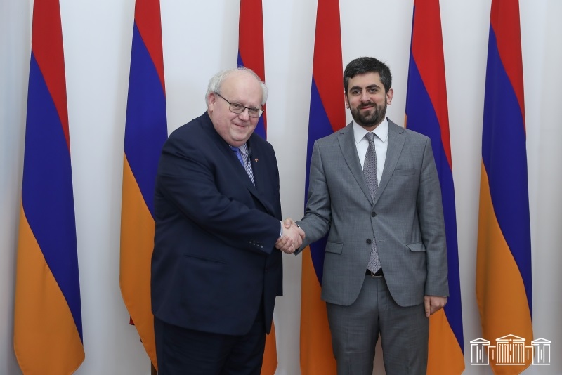 Sargis Khandanyan dan Duta Besar Polandia bertukar pikiran tentang lokasi misi UE di Armenia