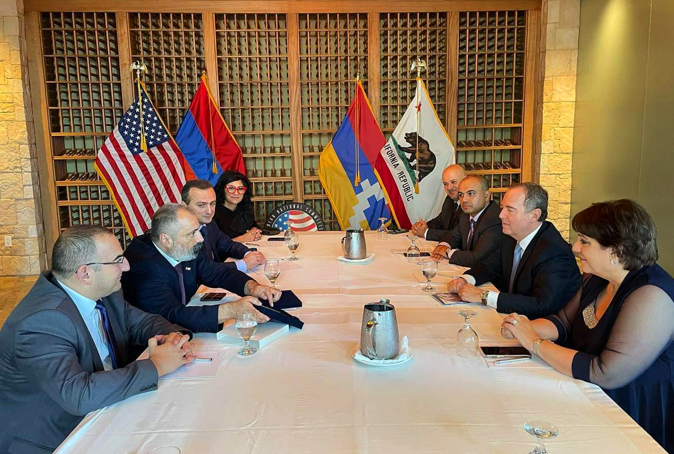 Армения новости на сегодня последние 2024 год. Конфликт между Арменией и Азербайджаном. МИД Армении. Министр обороны Армении.