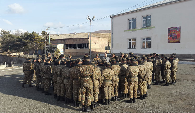 Կառավարության անդամներն այցելել են սահմանապահ զորամասեր