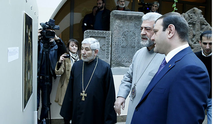 Երեւանի քաղաքապետարանում բացվել է «Մշակութային եղեռն» խորագրով ցուցահանդեսը