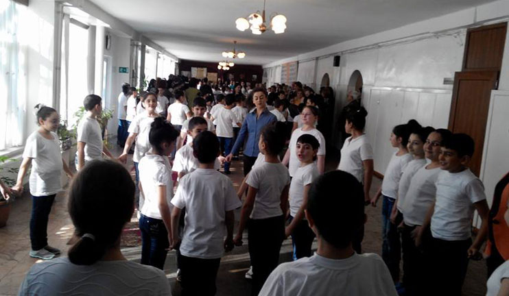 The RA Minister of Education and Science participated in an experimental lesson of singing and dancing
