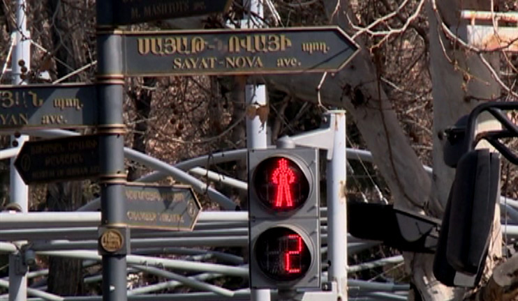 How is the extremely tense traffic regulated in Yerevan