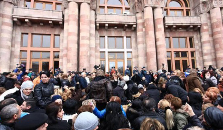 «Շրջանառության հարկի մասին» օրենքի վիճահարույց դրույթների կիրառումը կես տարով հետաձգվեց