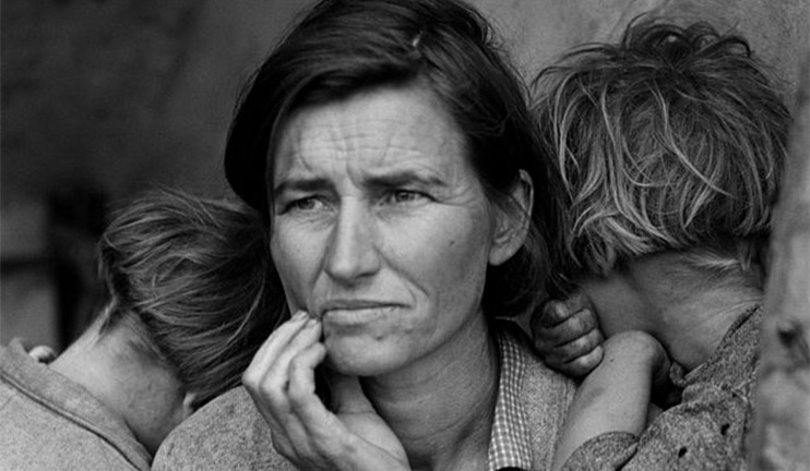 A story of a photo: The emigrant mother