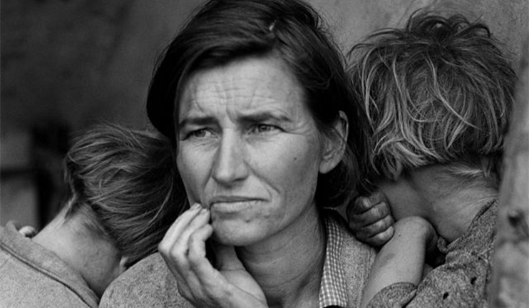 A story of a photo: The emigrant mother