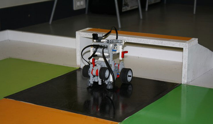 The pupils of “Ayb” showed their progress in the field of robotics