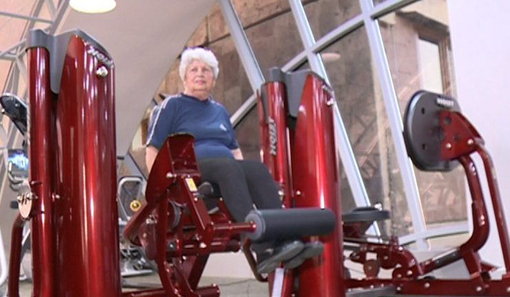 79-year-old Laura overcomes all deceases by regular exercises