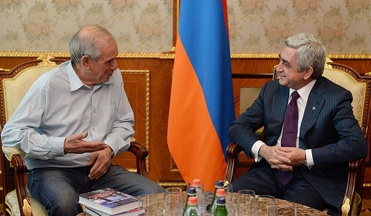 Նախագահ Սերժ Սարգսյանն ընդունել է իսրայելցի պատմաբան, ցեղասպանագետ Յաիր Աուրոնին