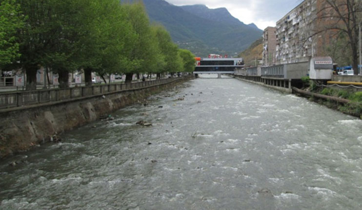 Գետերի վարարման հետեւանքով առաջացող վնասներից խուսափելու համար կանխարգելիչ միջոցառումներ են կատարվում