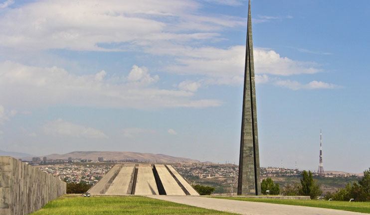 Ինժեներասակրավորային զորամասի զինծառայողները երթով բարձրացել են Ծիծեռնակաբերդի հուշահամալիր