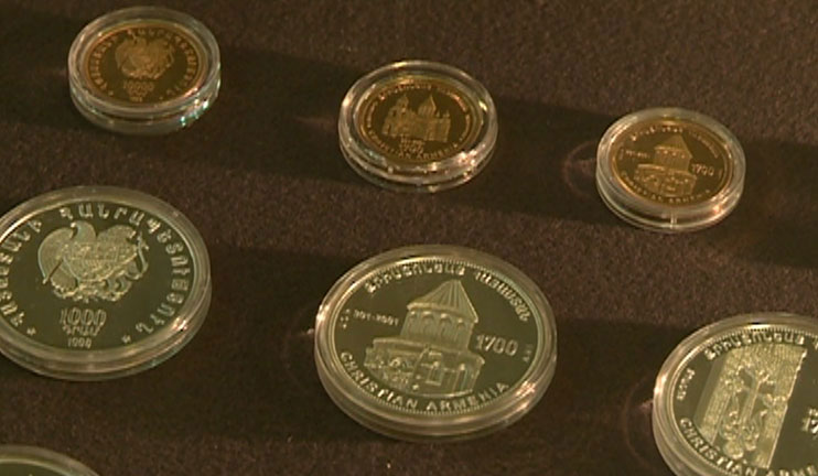 How are born the commemorative coins issued by Central Bank?