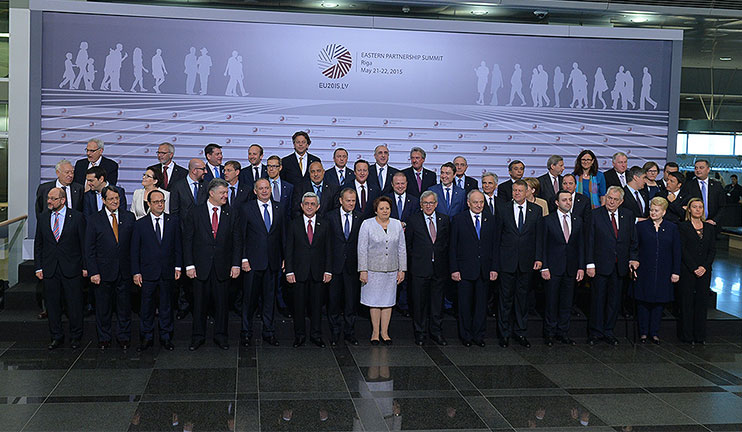 What were the expectations of Armenia from the Eastern Partnership Summit in Riga