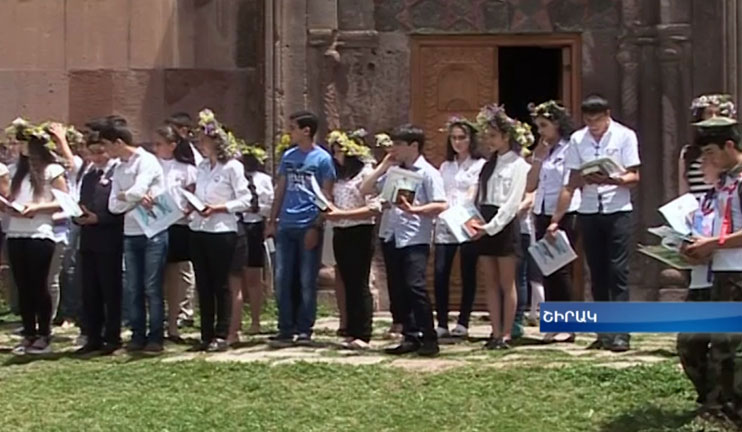 The Governor of Shirak rewarded the pupils of Shirak who won the Olympiads