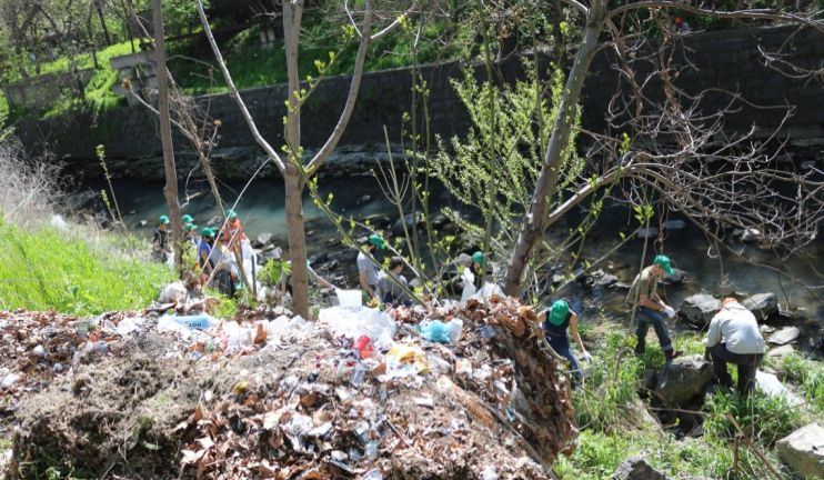 How to fight against the rubbish left in different Yerevan parks after rest