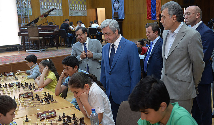 The president awarded young chess players on the birthday of Tigran Petrosyan