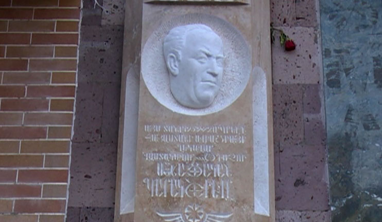 Bust of civil aviation legend Mnatsakan Parakshiev unvelied in Yerevan