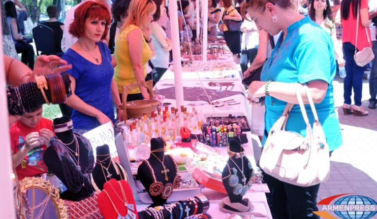 Երեւանում ցուցադրվել են սիրիահայերի ձեռքի աշխատանքներն ու արեւելյան խոհանոցի ուտեստները