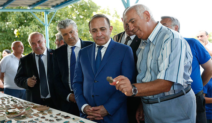 The Prime Minister watched the excavation works in Aghdzk archaeological site