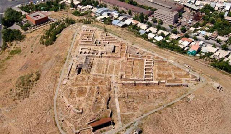 Archaeologists excavated a large number of tombs in Karmir Blur (Red Hill)