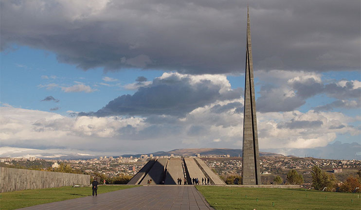 Caroline Cox along with her British students visited the Tsitsernakabert memorial complex