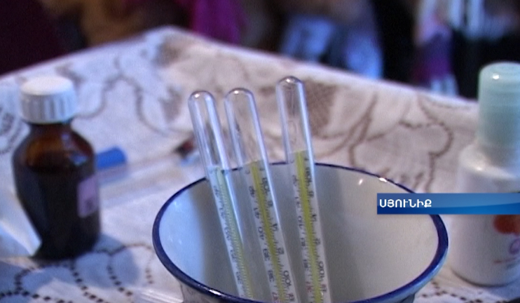 Մինչև ուսումնական հաստատություն մտնելը, Կապանում երեխաները նախ անցնում են բուժզննություն