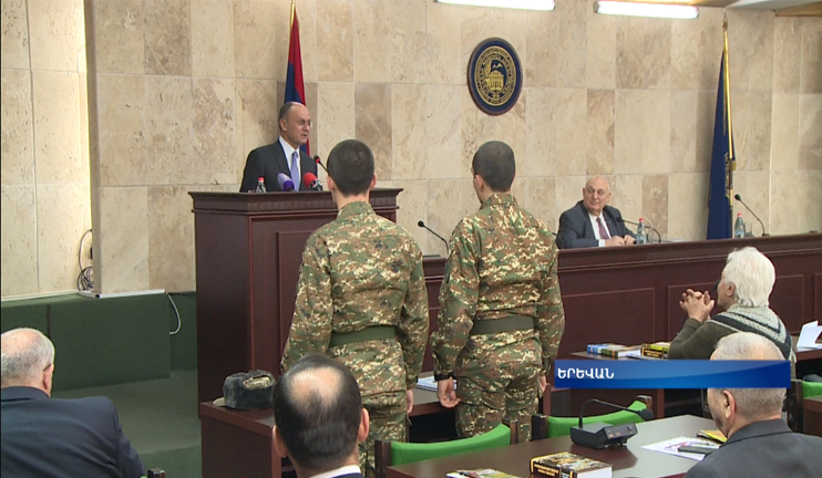 Սեյրան Օհանյանը արգելել է հայկական բանակը համեմատել որևէ երկրի բանակի հետ