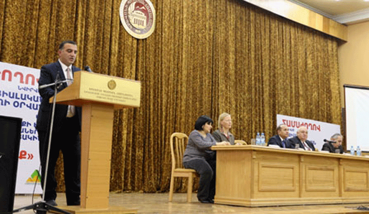 Հուշամեդալներ սոցաշխատողներին մասնագիտական տոնի առթիվ