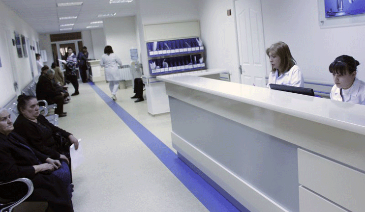 The person, who suffered from serious car accident, was moved to ward