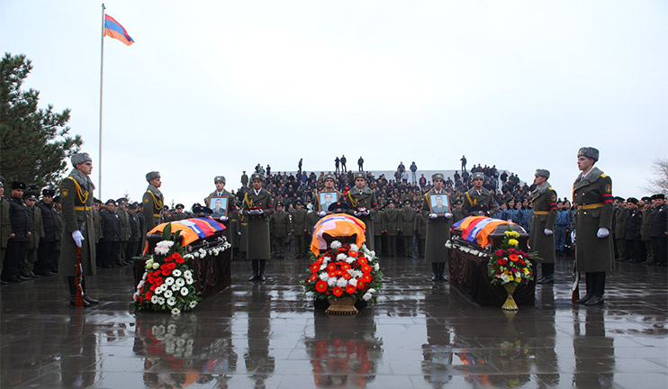 Զոհված օդաչուները հուղարկավորվեցին «Եռաբլուր» պանթեոնում