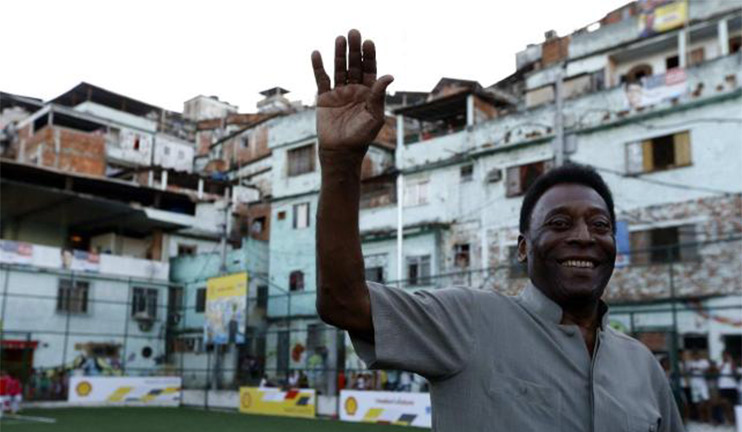 Pele continues treatment in San Paulo hospital