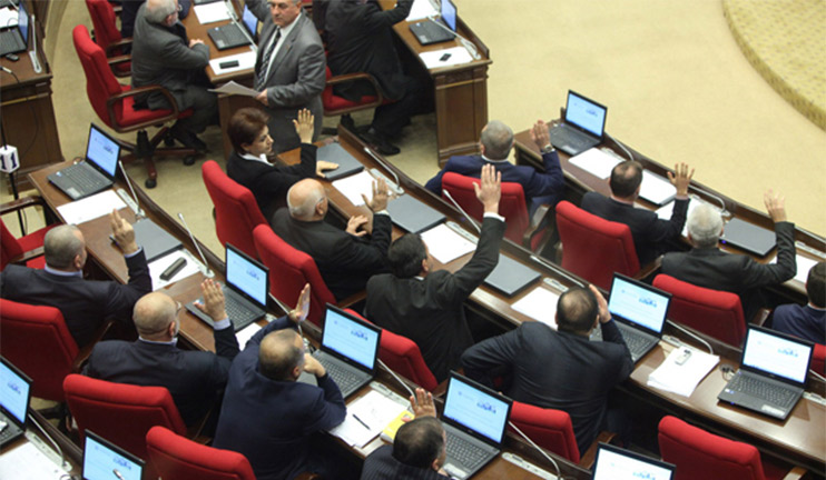 ԱԺ արտահերթ նիստը կքննարկի արժույթի շուկայի տատանումները