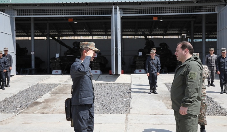 Minister Tonoyan visited the armored military unit with a surprise inspection