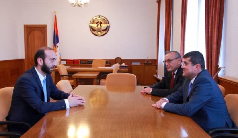 Ararat Mirzoyan met with the new President of Artsakh