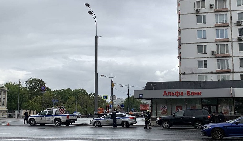 Մոսկվայի «Ալֆա-բանկի» գրասենյակ ներխուժած անձը պատանդ է վերցրել 5 մարդու. ТАСС
