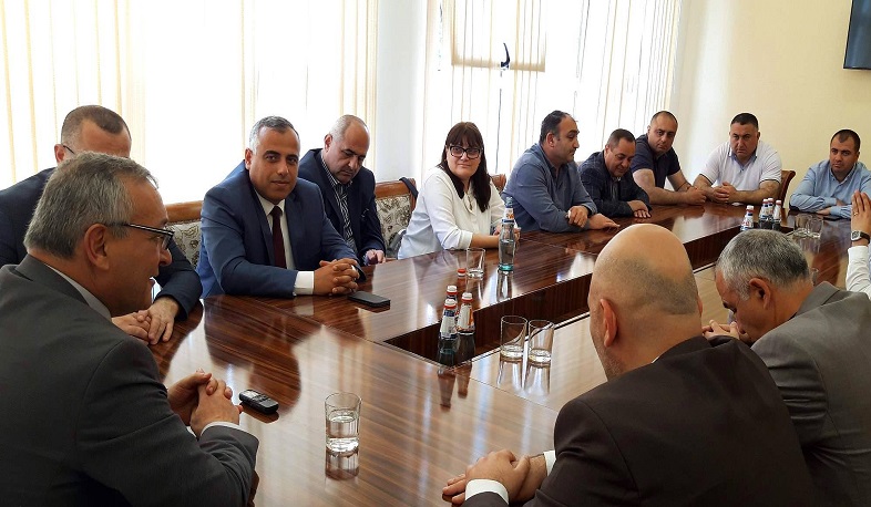 ԱՀ ԱԺ նորընտիր նախագահը հանդիպել է կուսակցությունների անդամների և քաղաքական գործիչների հետ