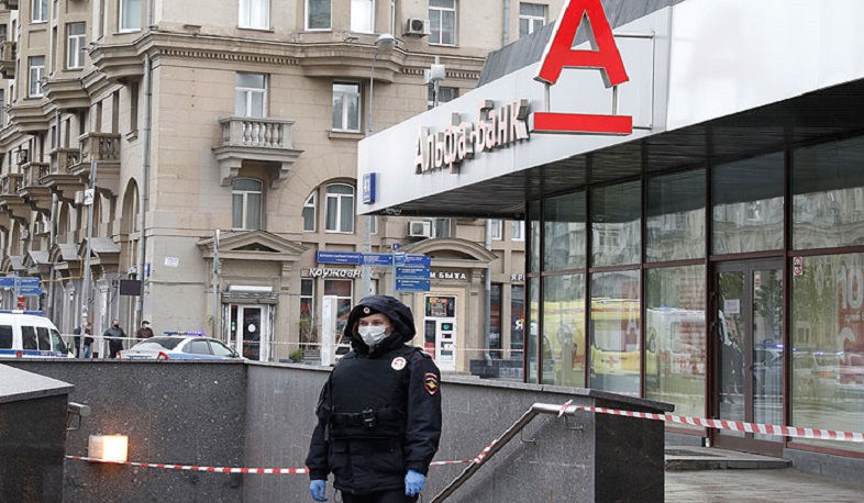 Մոսկվայում «Ալֆա-բանկ» ներխուժած տղամարդը բերման է ենթարկվել. Интерфакс