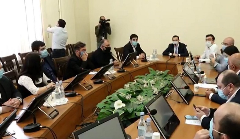 Սմբատ Գոգյանի հրաժարականի հարցը ԱԺ հանձնաժողովը որոշեց քննարկել դռնփակ նիստում