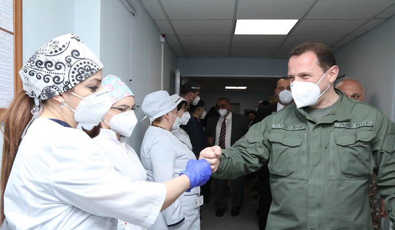 Դավիթ Տոնոյանը ներկա է եղել զինհոսպիտալի վերանորոգված և վերազինված բաժանմունքների բացմանը