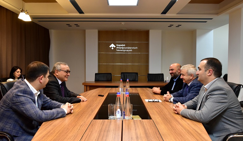 ԱՀ ԱԺ նախագահը հանդիպել է ԱԺԿ և ՀՅԴ խմբակցությունների անդամների հետ