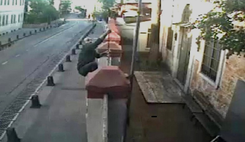 Անհայտ անձը պոկել է Ստամբուլի Սբ. Գրիգոր Լուսավորիչ հայկական եկեղեցու խաչը. Ermenihaber