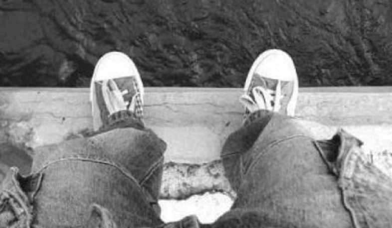 «Կարմիր» կամրջից նետված 14-ամյա աղջկա վիճակը կայուն ծանր է, նա կվիրահատվի