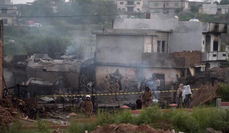 Պակիստանում վթարված օդանավը երեք անգամ բախվել է թռիչքուղուն. Reuters