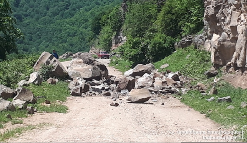 Քարինջ տանող ավտոճանապարհին իրականացվել են արհեստական քարաթափման աշխատանքներ