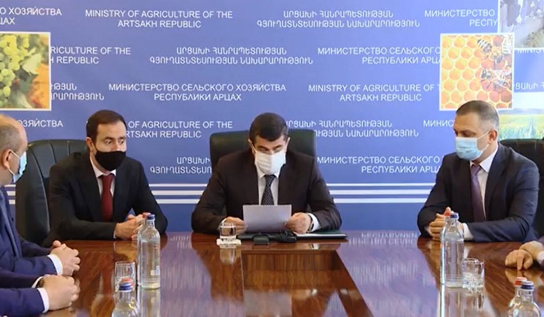 ԱՀ նախագահն աշխատակազմերին է ներկայացրել նորանշանակ երկու նախարարներին