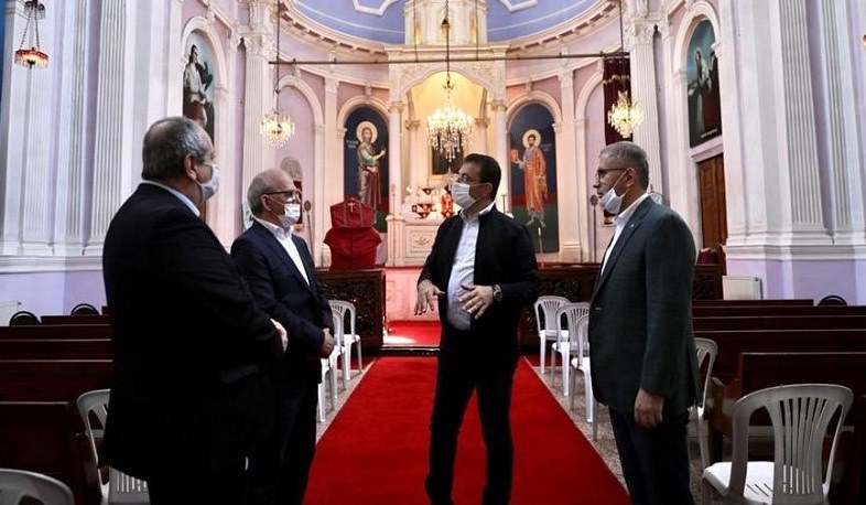Ստամբուլի քաղաքապետն այցելել է հարձակման ենթարկված հայկական եկեղեցի. Ermenihaber