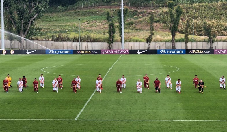 Մխիթարյանն ու «Ռոմայի» մյուս ֆուտբոլիստները հարգանքի տուրք են մատուցել Ֆլոյդի հիշատակին