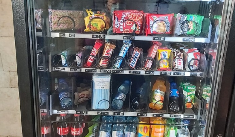 Պաշտպանիչ դիմակներ վաճառվում են նաև ինքնաշխատ տաղավարներում