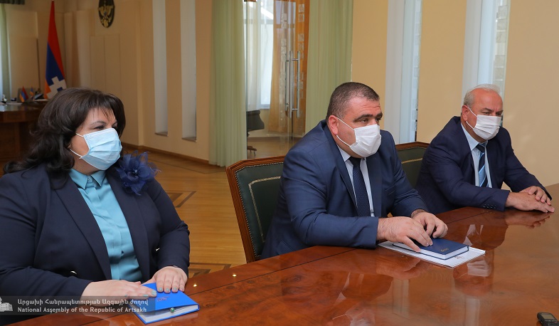 Արցախի ԱԺ նախագահն ընդունել է հանրային ծառայությունները և տնտեսական մրցակցությունը կարգավորող պետական հանձնաժողովի անդամներին