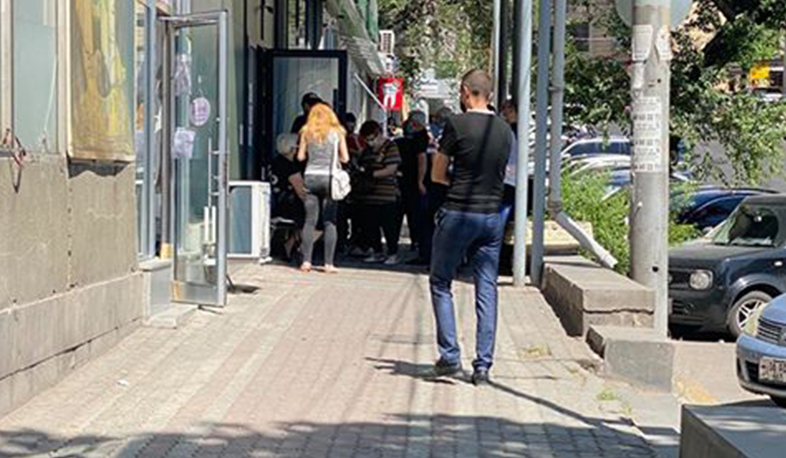 Կարիք չկա հասնել բանկի մասնաճյուղեր և մասը դառնալ այսպիսի հերթերի. վարչապետ