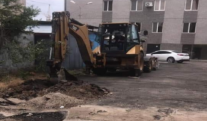 Ավտոմեքենաների ապօրինի կայանատեղին կդառնա մինի ֆուտբոլի դաշտ. քաղաքապետի խոսնակ